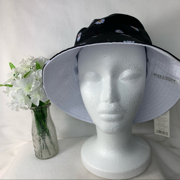 Alice & Olivia Bucket Hat Reversible Navy/White - Picture 2 of 11